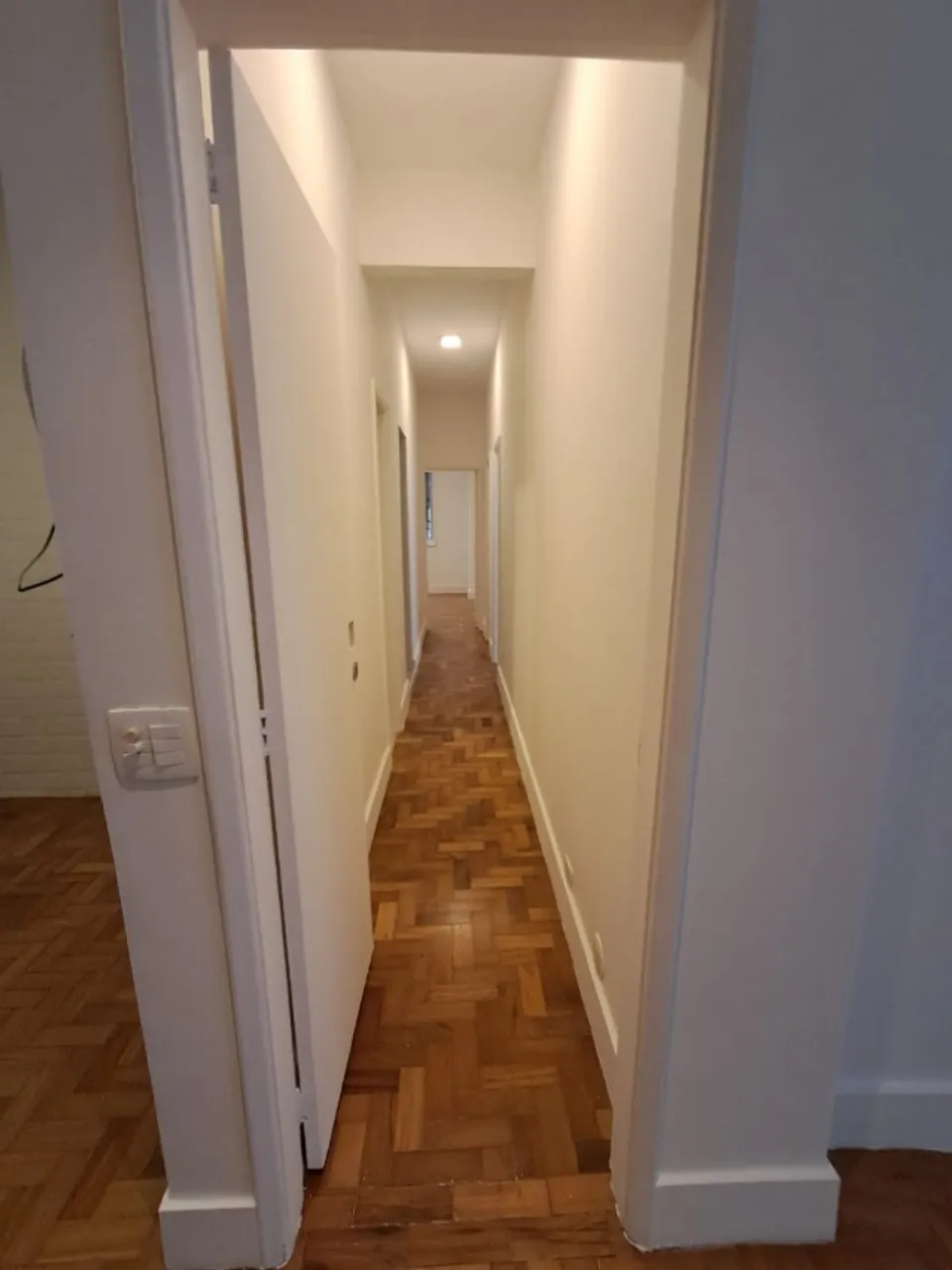 Деревянный пол или ламинат и 3 спальни: квартира 144 м² — photo 14