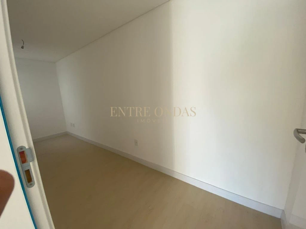 Duplex apartment with enclosed balcony and open kitchen — photo 20
