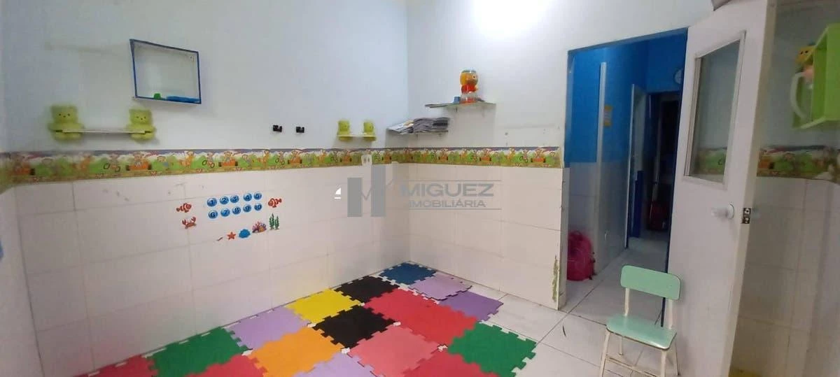 One-bedroom apartment in a building with a gym — photo 17