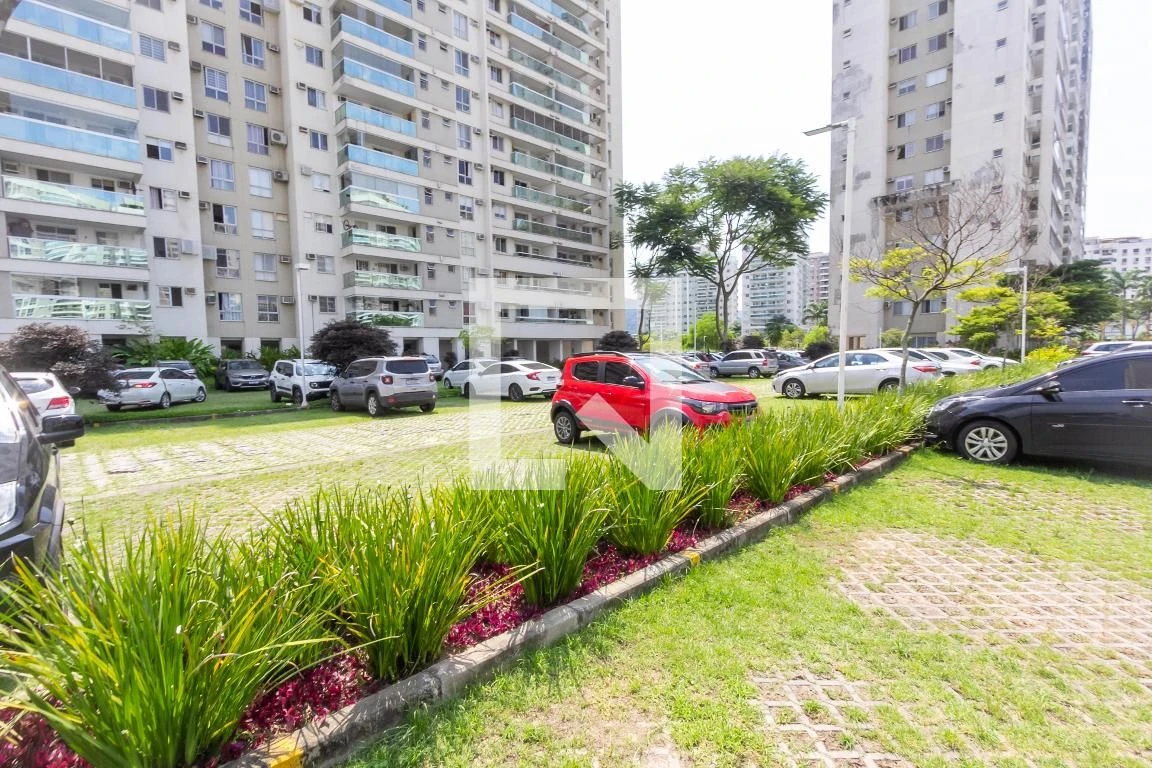 Balcony with a grill in a 2-bedroom apartment, 68 m² — photo 102