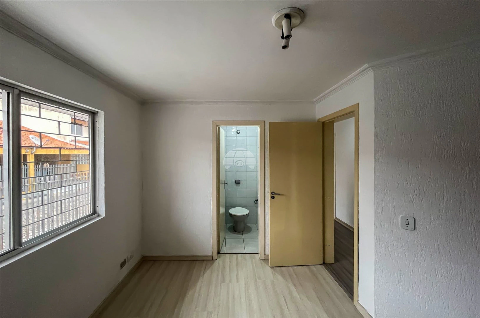 Wood or laminate floors in a 3-bedroom house, 100 m² — photo 12