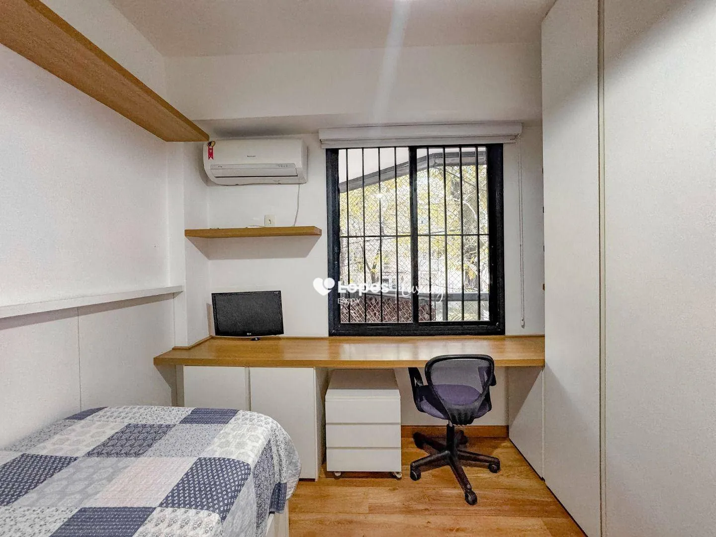 100 m² apartment with 3 bedrooms and a balcony — photo 32