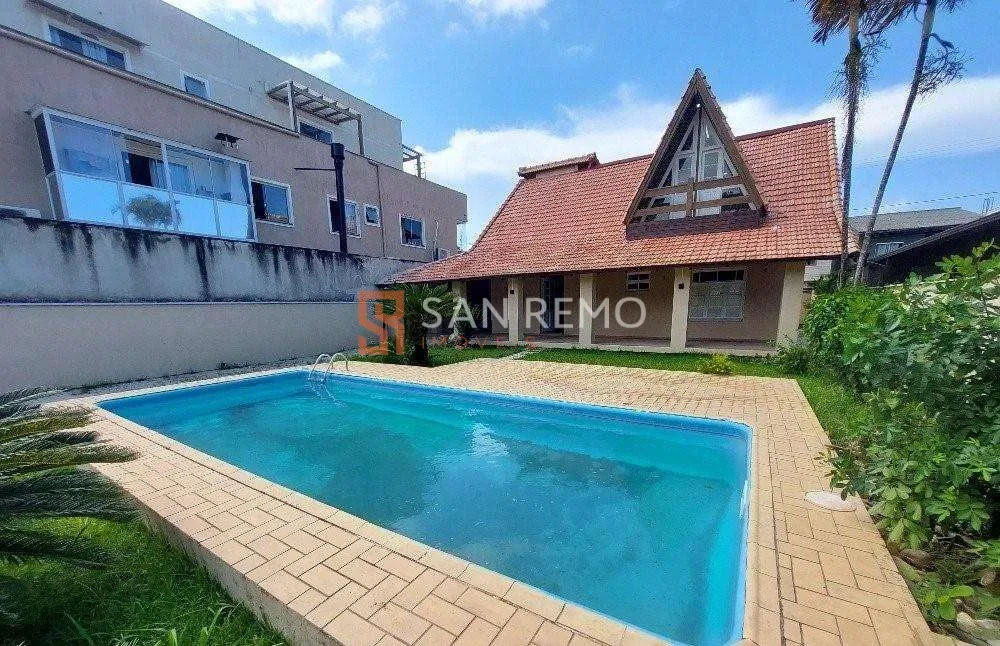 200 m² house with a fireplace and a grill on the balcony — photo 30