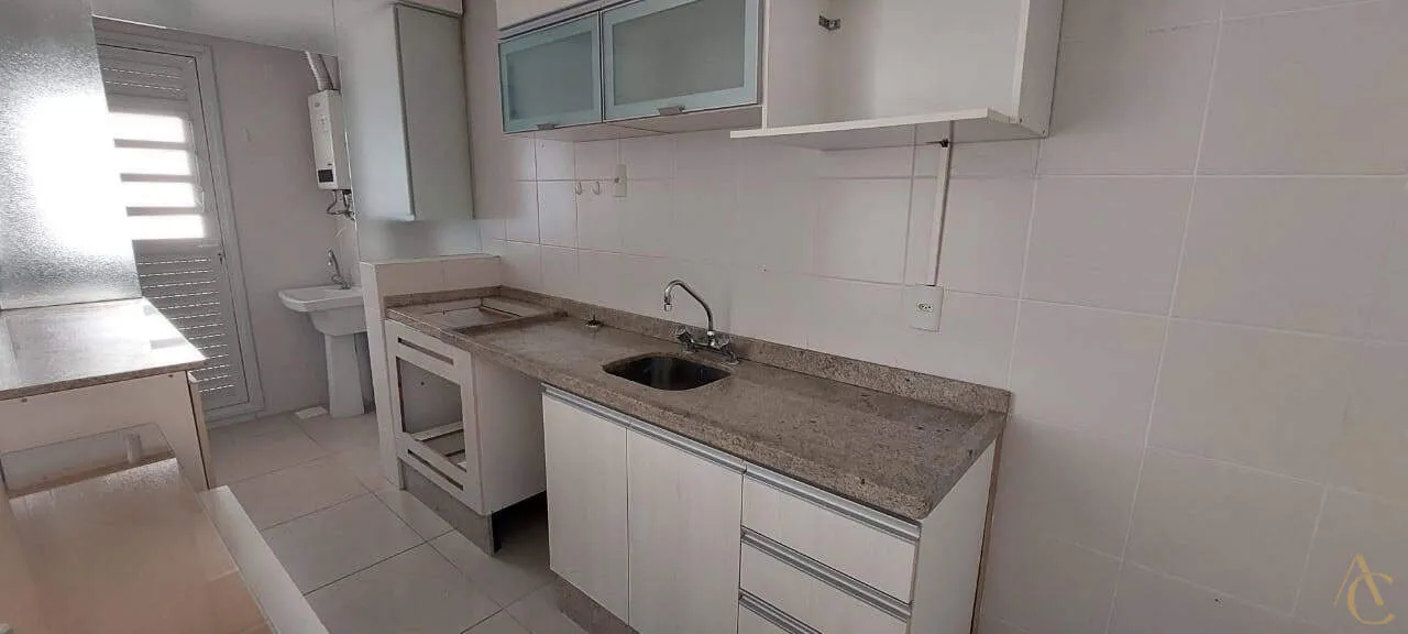 Furnished apartment with 2 en-suite bedrooms and gas kitchen