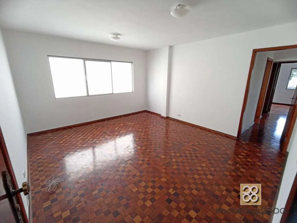 3-bedroom apartment with wood or laminate floors