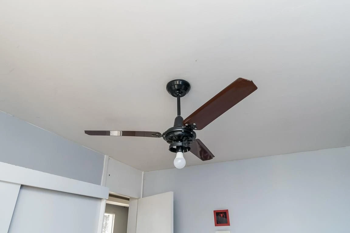 Apartamento amueblado con 2 dormitorios y balcón — photo 22