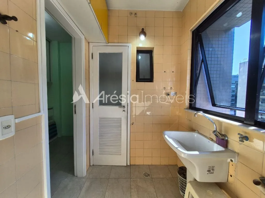 Apartment, 123 m², with wood or laminate floors — photo 30