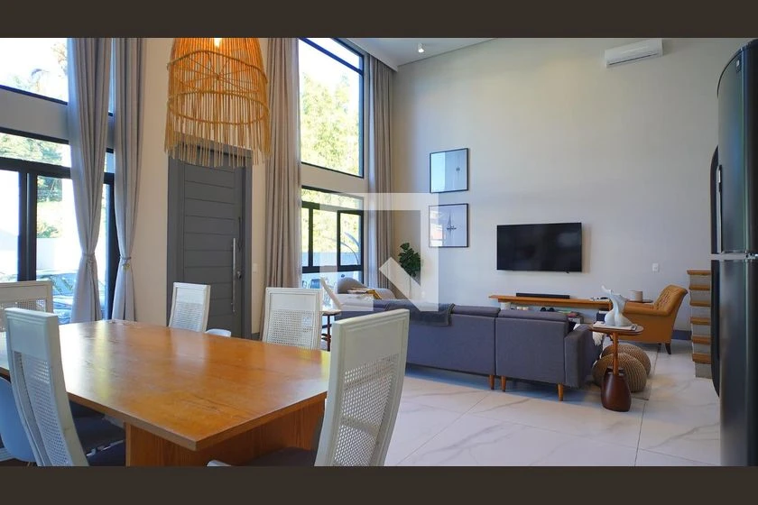 House with 5 bedrooms and 3 en-suites with a balcony — photo 8