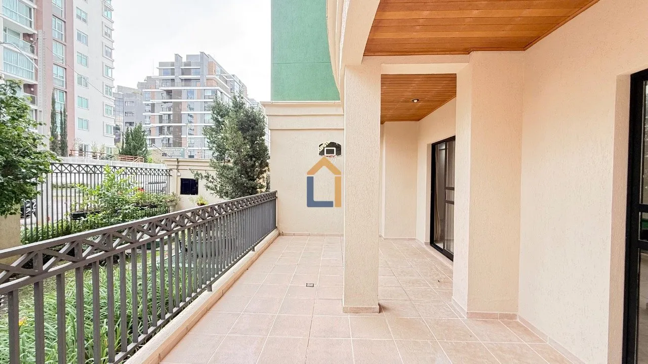 3-bedroom apartment with a washing machine in Curitiba — photo 42