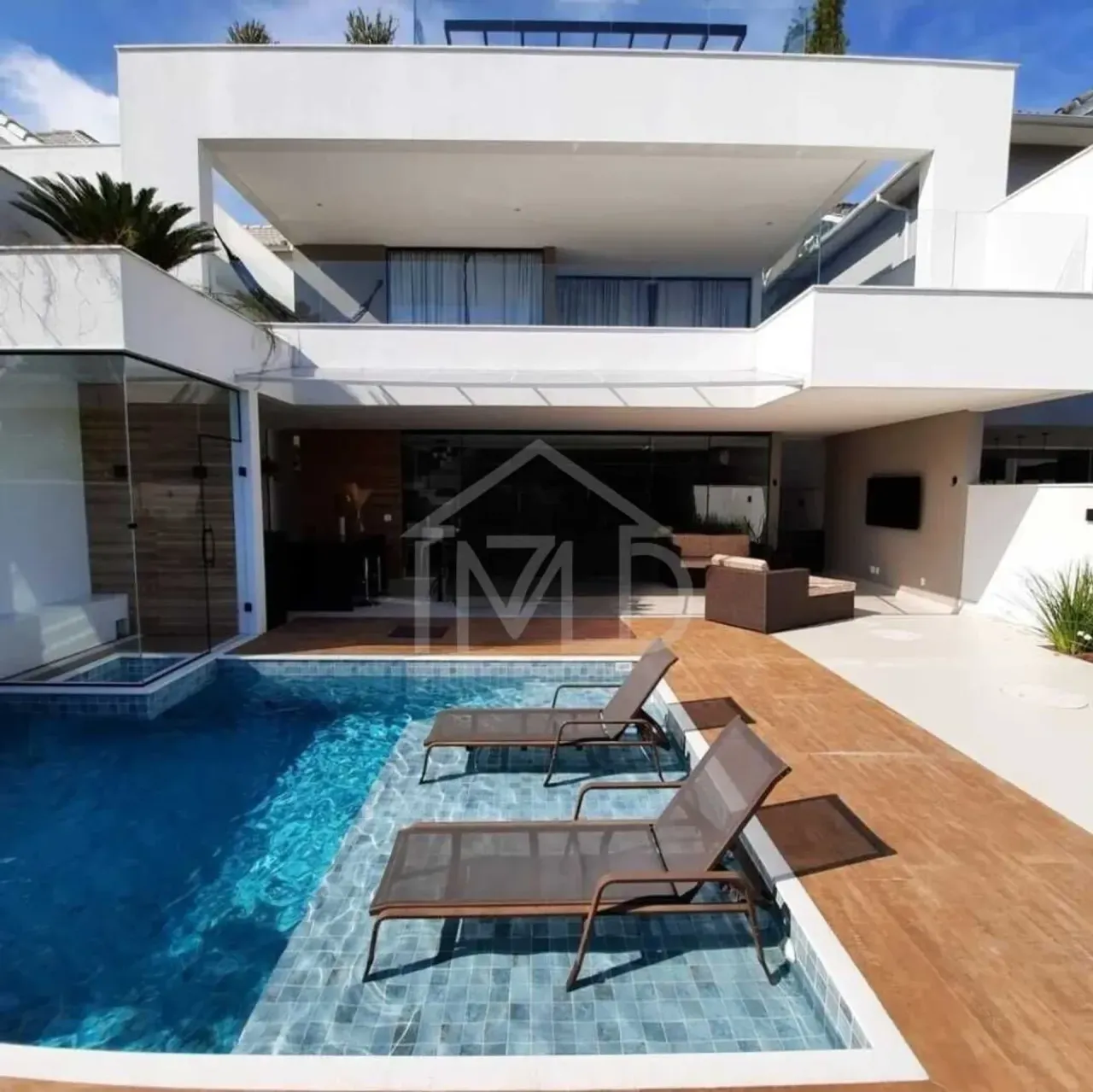 4-bedroom house with 350 m², 3 parking spaces and pool — photo 3