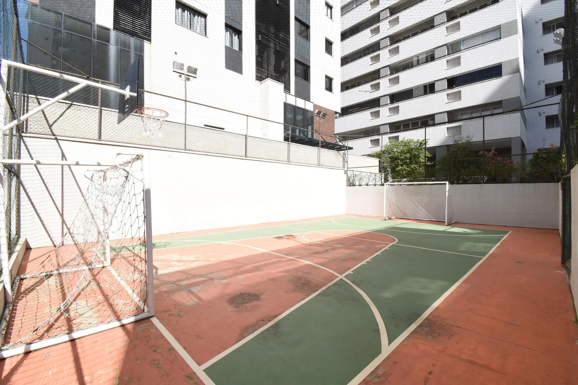 2-bedroom apartment with a grill on the balcony — photo 36