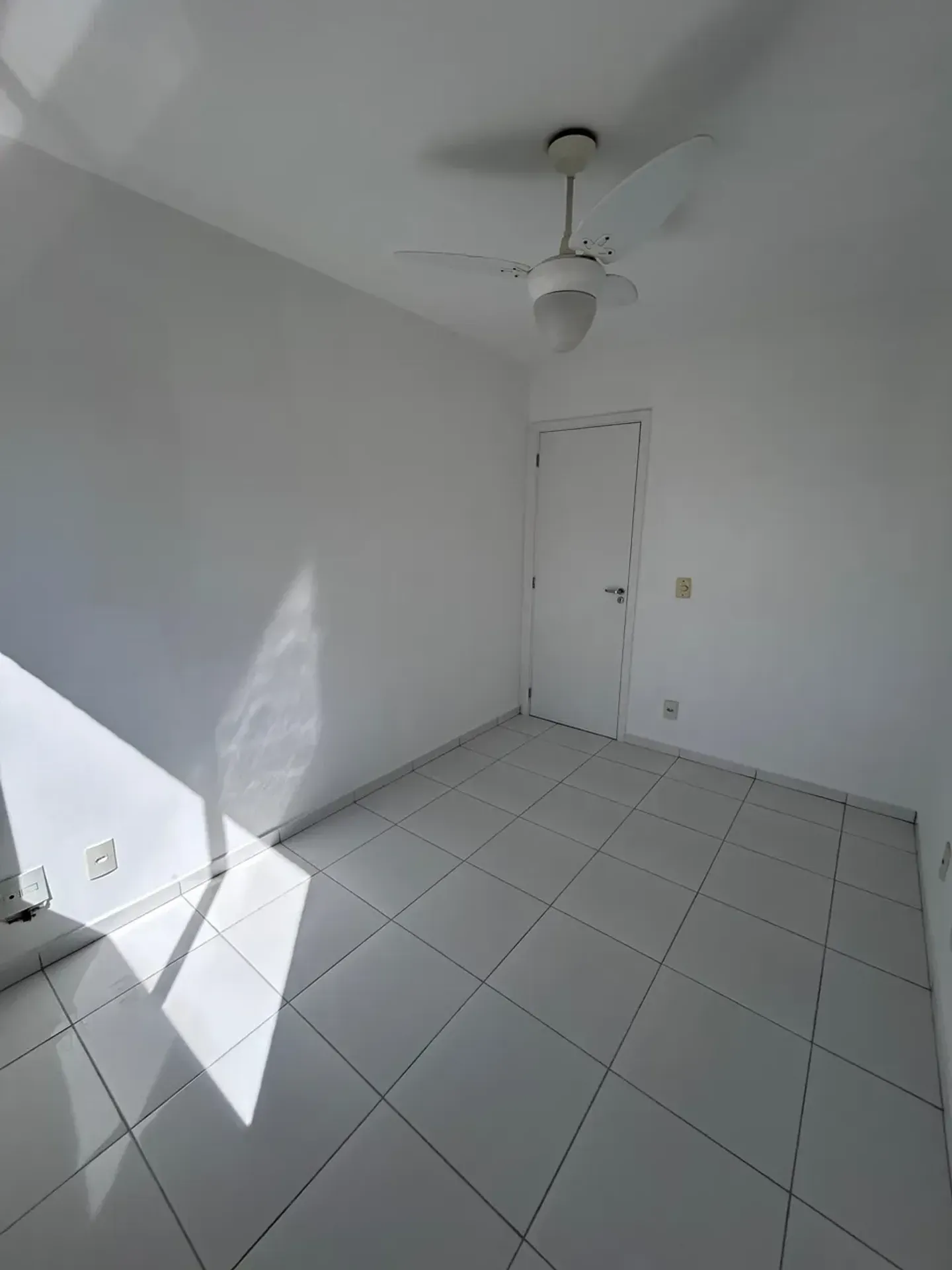 Apartamento de 3 quartos com cozinha americana e varanda — photo 25