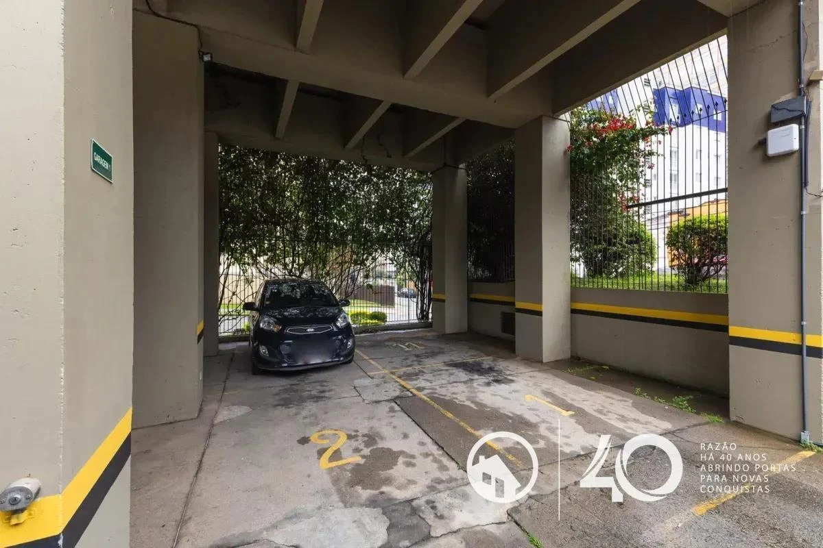 2-bedroom apartment with wood or laminate floors in Curitiba — photo 15