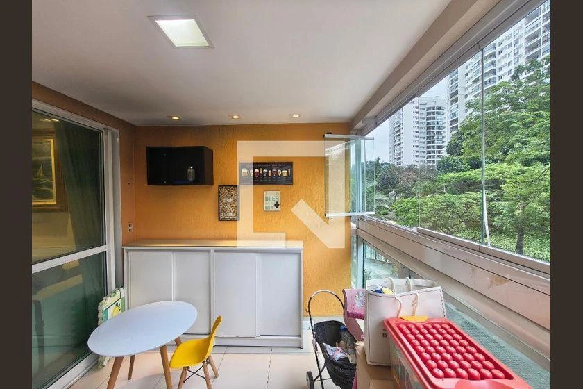 Furnished apartment, 103 m², with a glass-enclosed balcony — photo 30