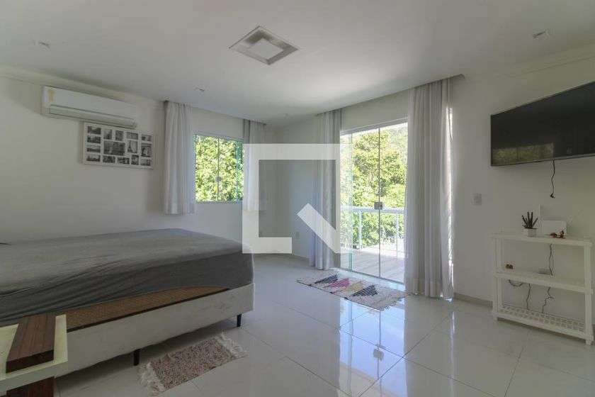 Condominium house with 5 bedrooms and 4 bathrooms — photo 7