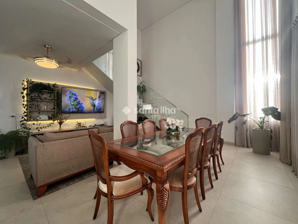 Casa com 5 dormitórios, 4 vagas e 381 m² — photo 2