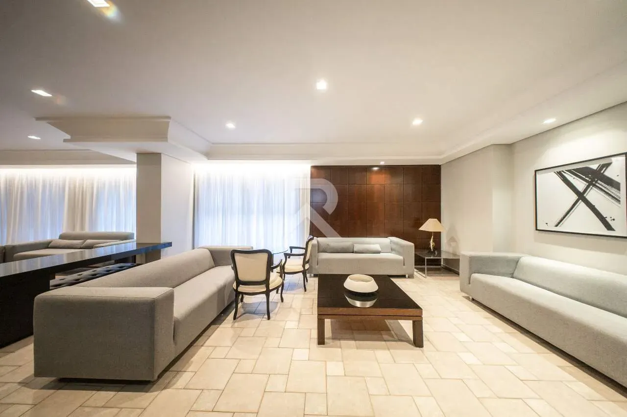 Furnished apartment with 3 bedrooms and 221 m² — photo 44