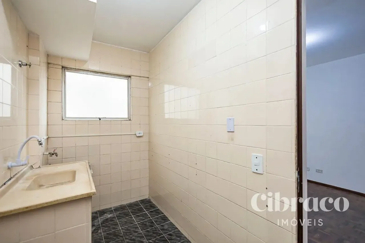 1-bedroom apartment with separate laundry area — photo 4