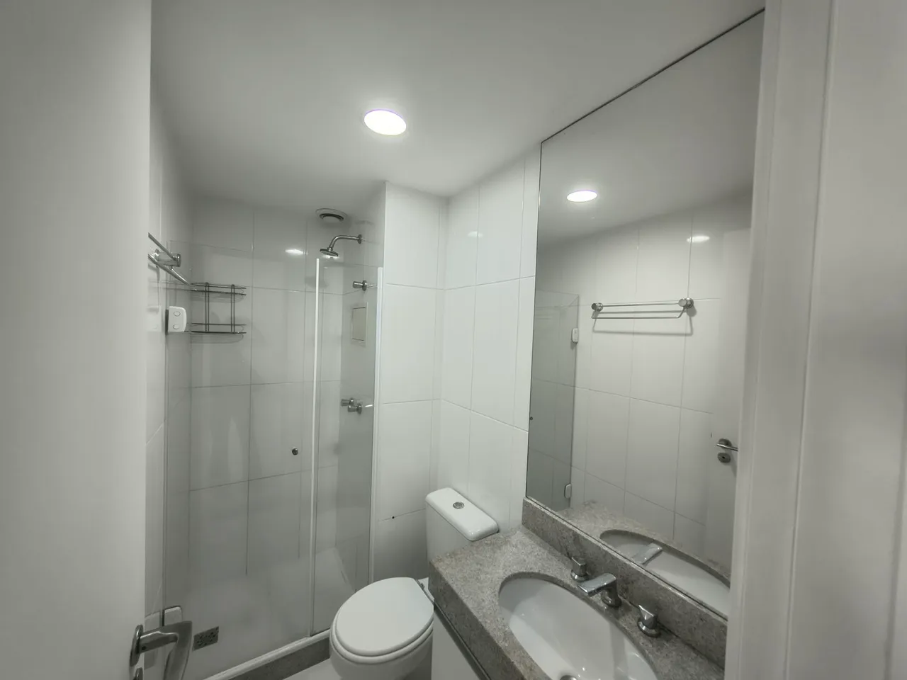 2-bedroom apartment in a building with a gym — photo 20