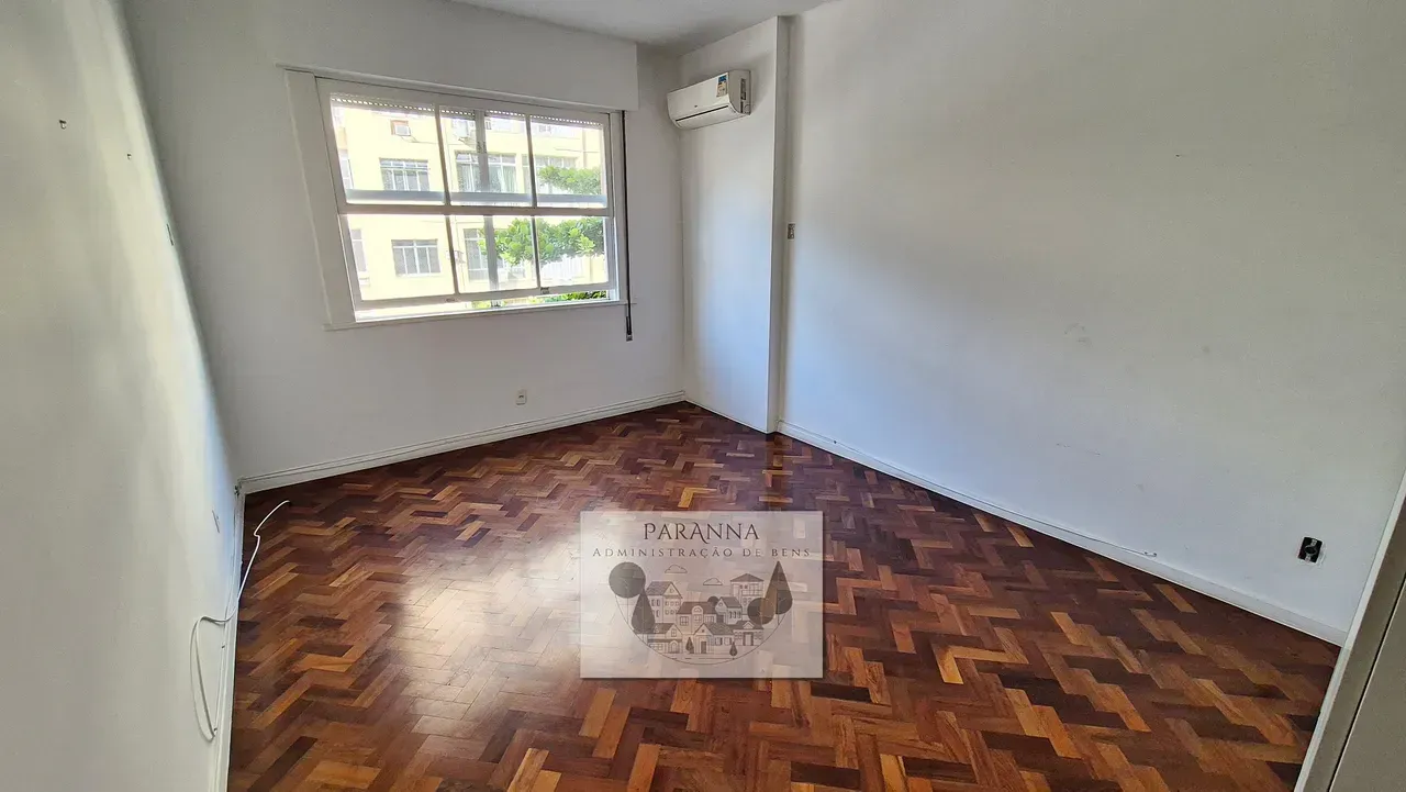 4-bedroom, 4-bath apartment with balcony and laundry area — photo 12