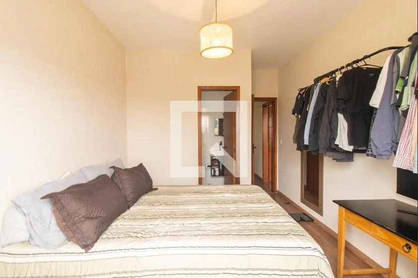 Furnished 2-bedroom house with 1 en-suite and private yard — photo 8