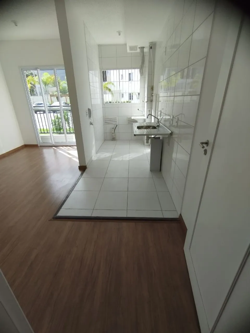 1-bedroom apartment with a balcony and 1 parking space — photo 2
