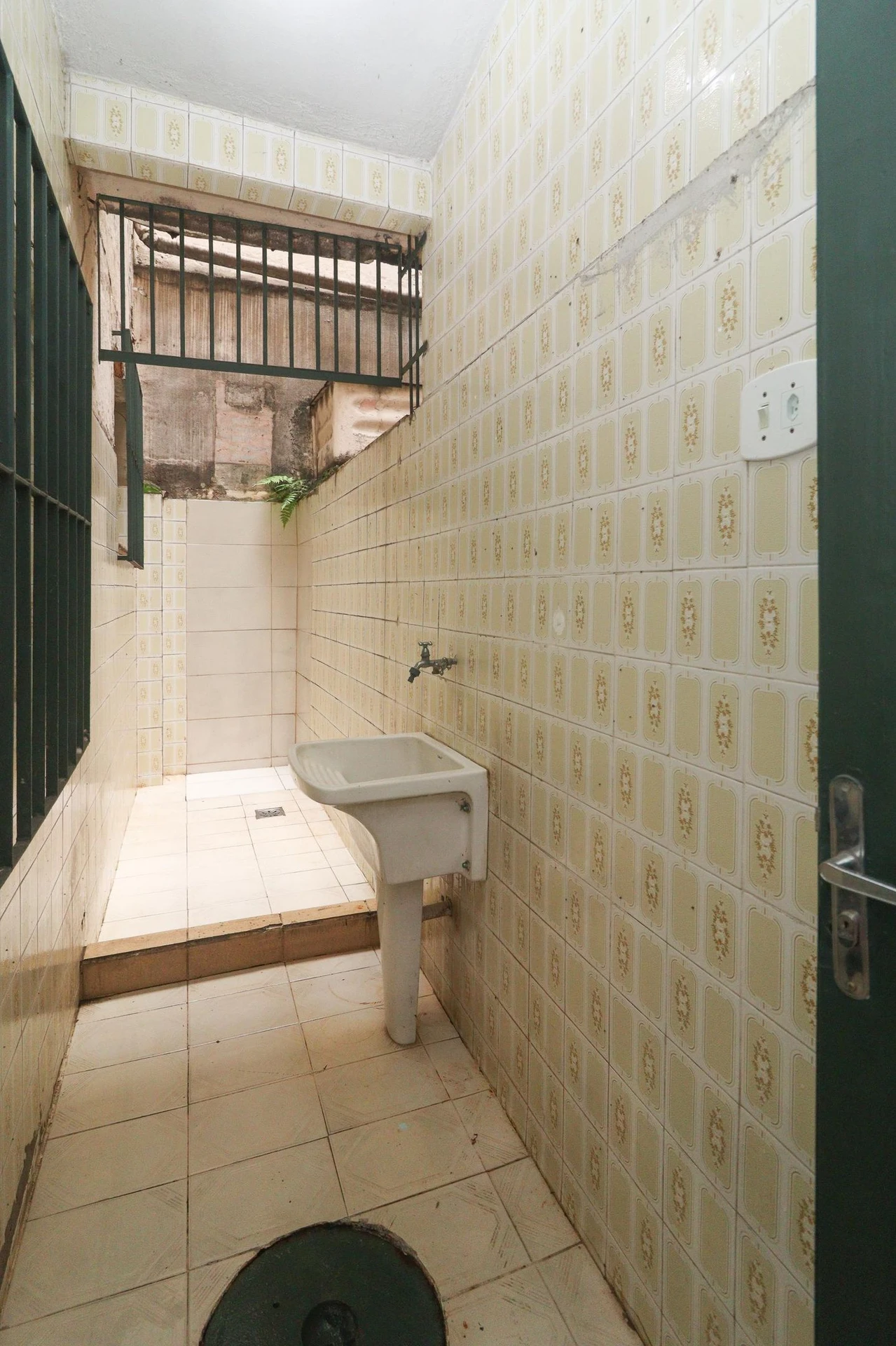 Квартира з 2 спальнями та дерев'яною підлогою або ламінатом — photo 4