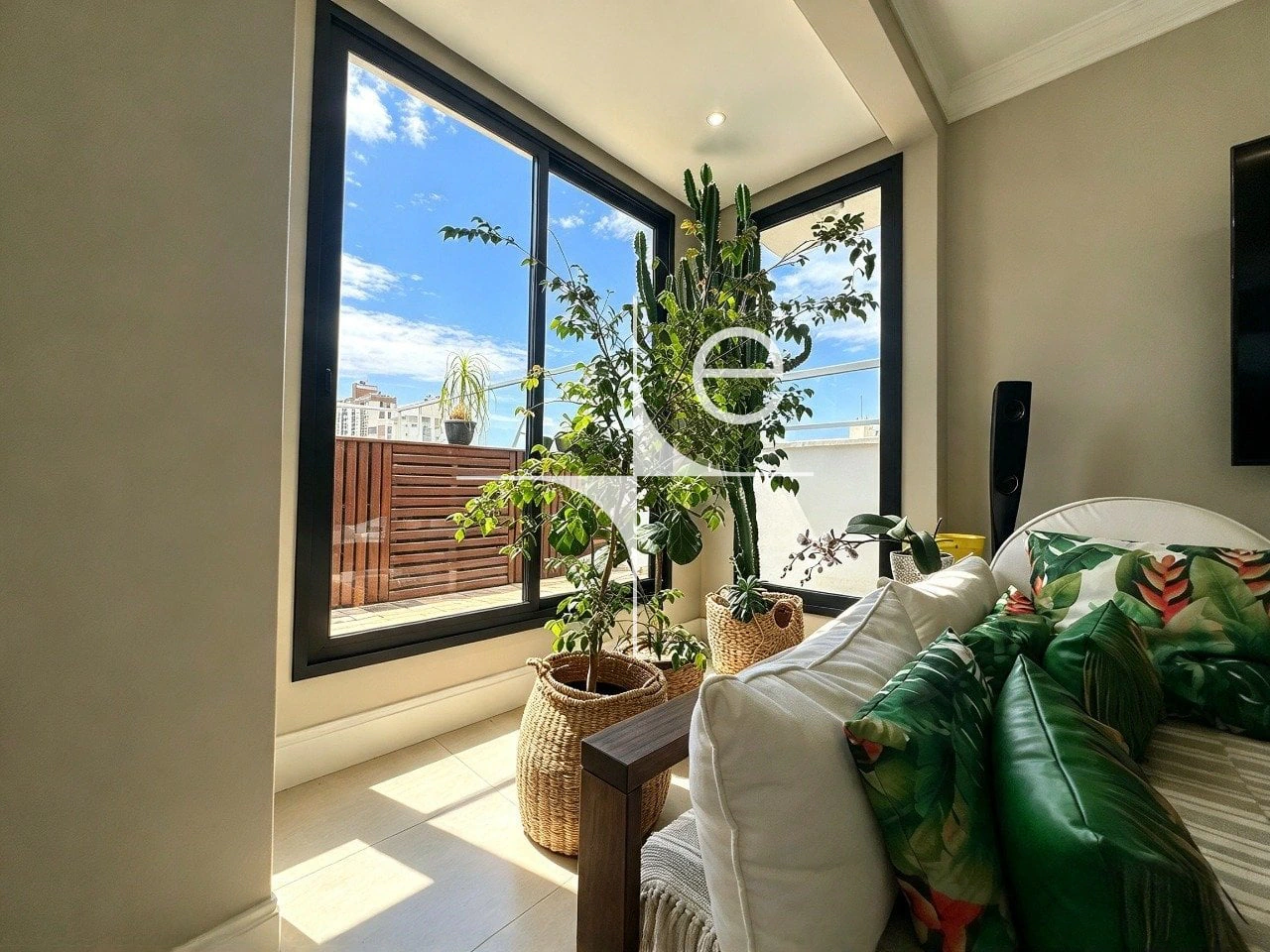 Furnished apartment, 184 m², with floor-to-ceiling windows — photo 17