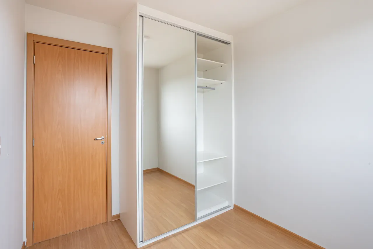 Furnished 2-bedroom apartment with open-plan kitchen — photo 5