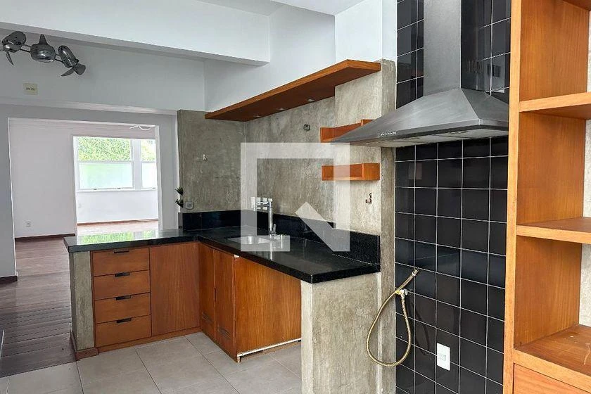 4-bedroom rental apartment with 225 m² and parking — photo 28