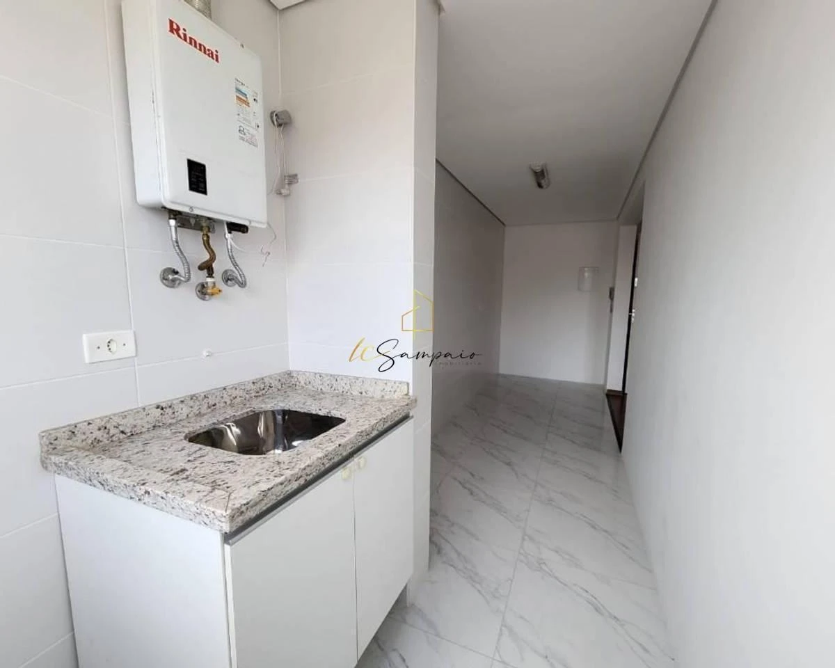 2-bedroom apartment with a glass-enclosed balcony — photo 6