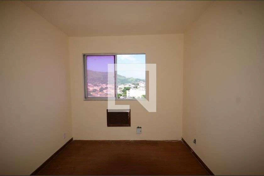 Apartamento com 2 quartos e box de vidro no banheiro — photo 11