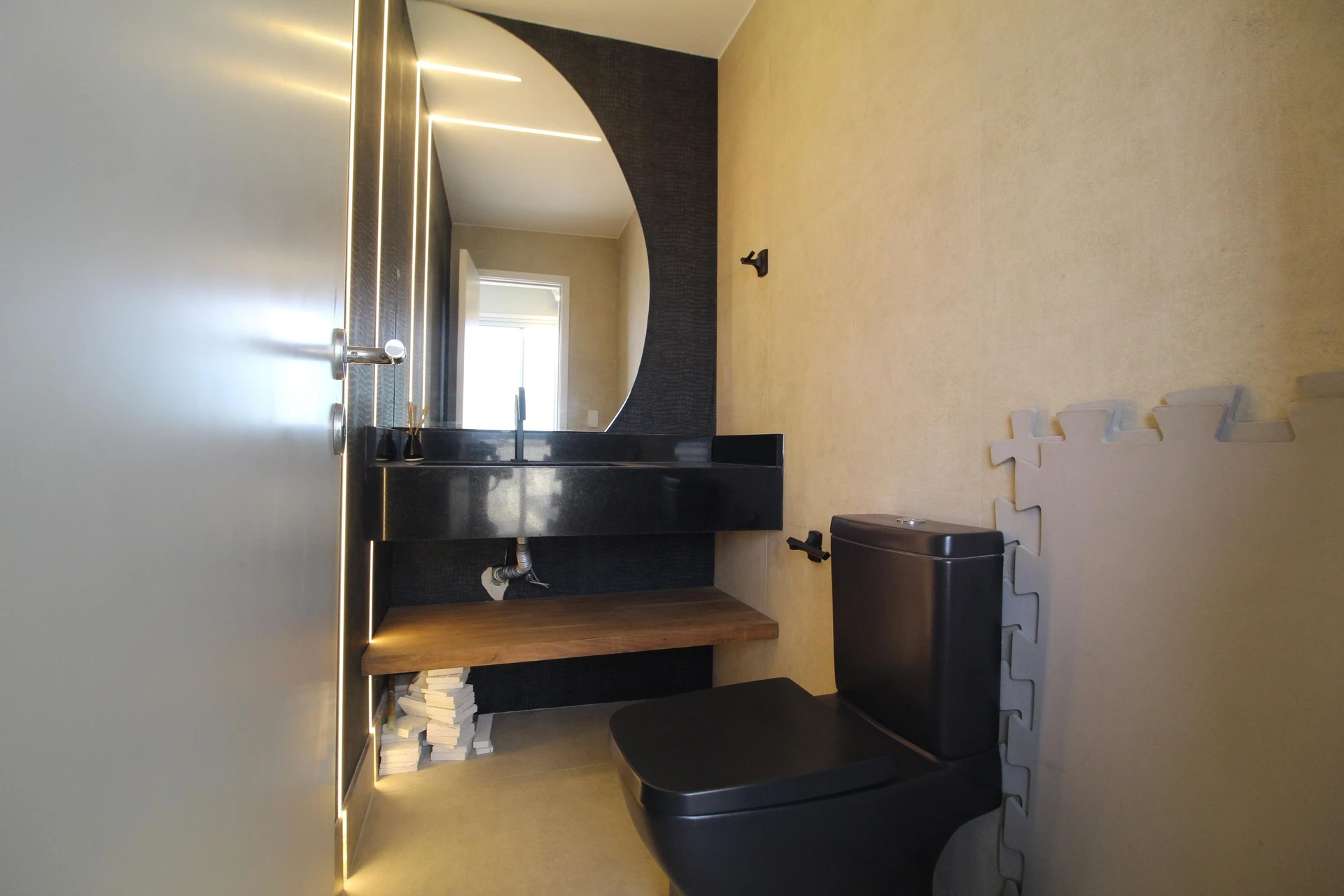 4-bedroom apartment in a building with a sauna — photo 47