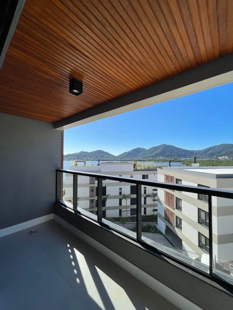 Balcony with a grill in a 3-bedroom apartment, 131 m² — photo 24