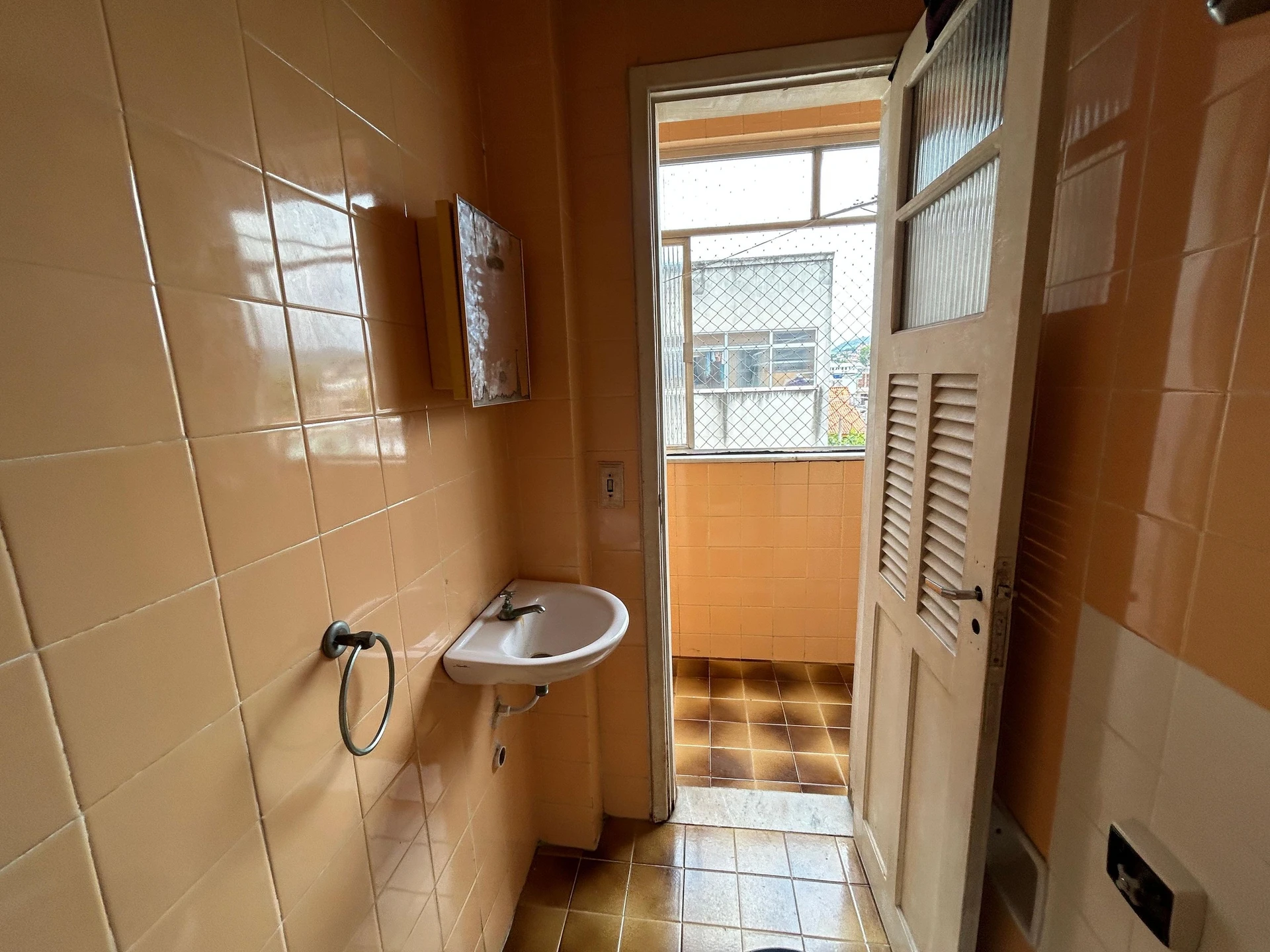 Washing machine in a 3-bedroom apartment, 130 m² — photo 39