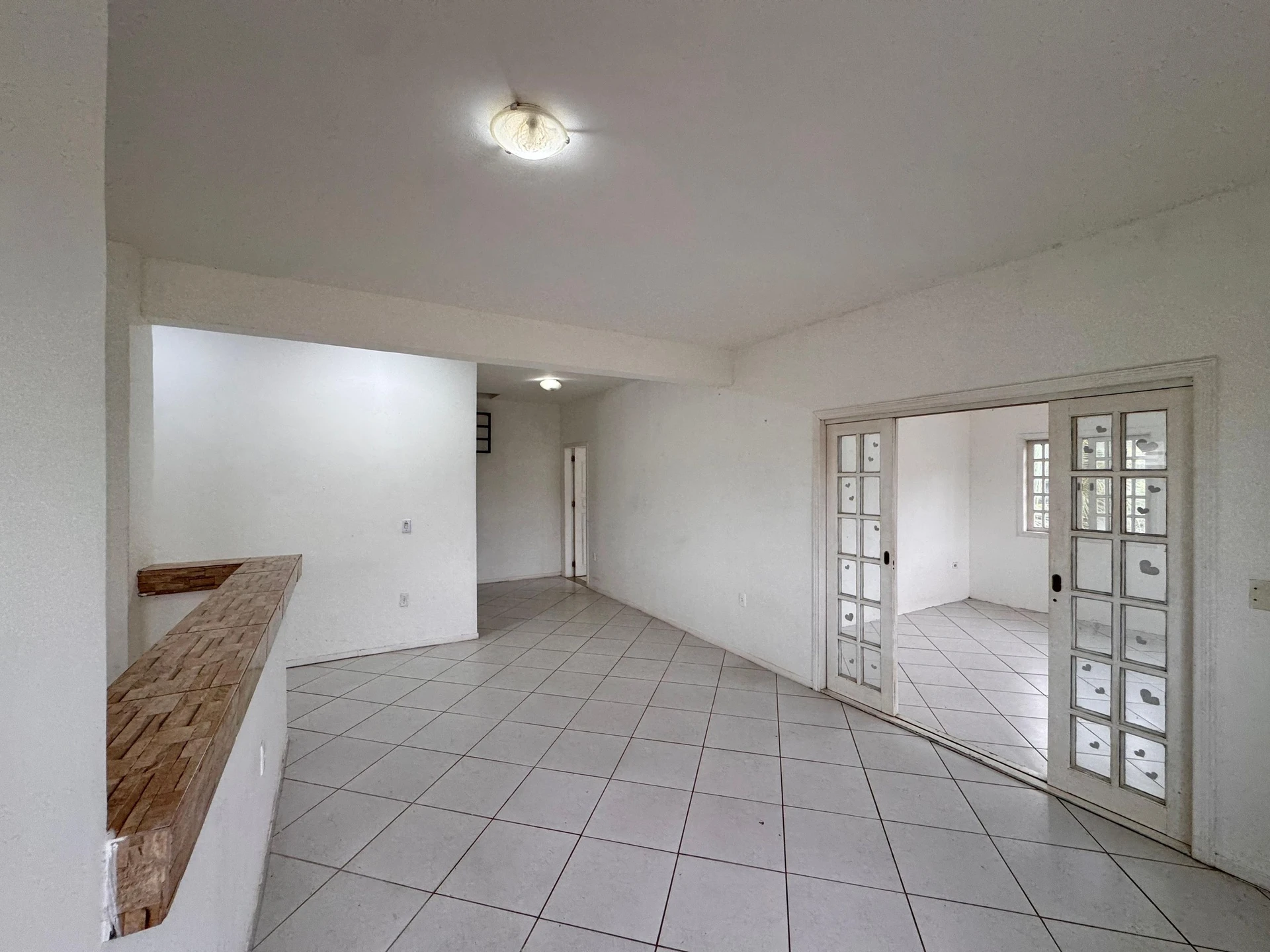 2-bedroom house with 1 bathroom no parking — photo 12