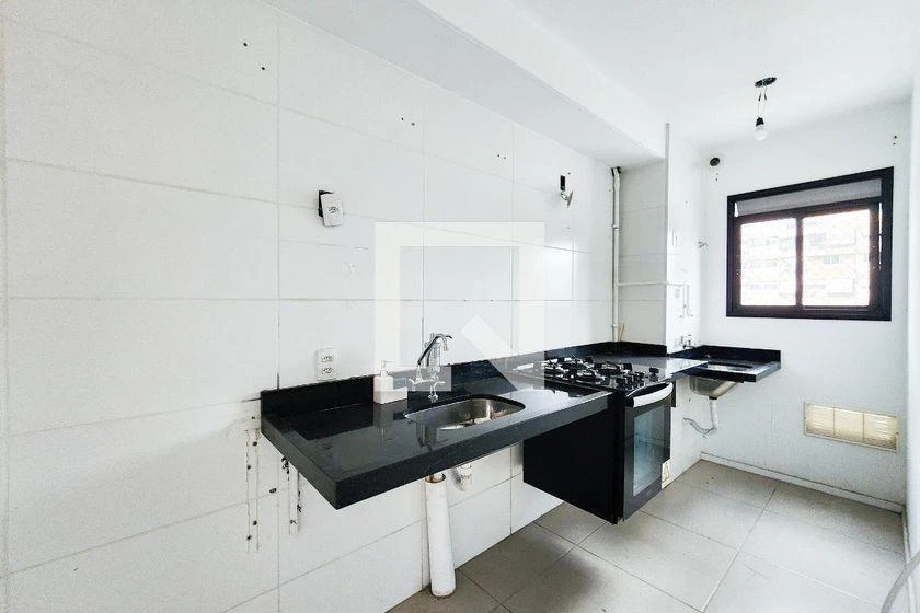 2-bedroom apartment in a building with a gym — photo 28