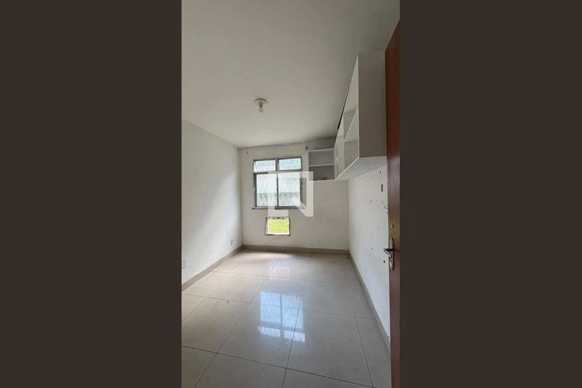 3-bedroom apartment in a building with a pool — photo 12