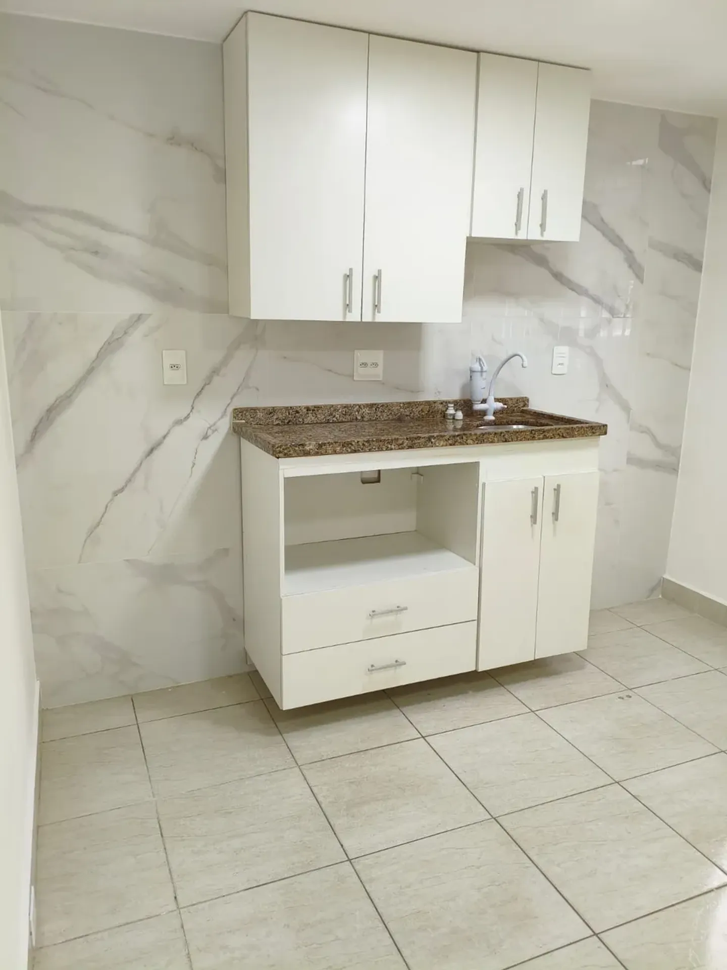 Apartamento de 1 quarto com banheiro e sem vaga