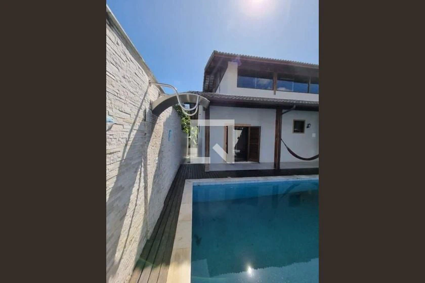 Balcony with a grill in a 3-bedroom house, 760 m² — photo 7