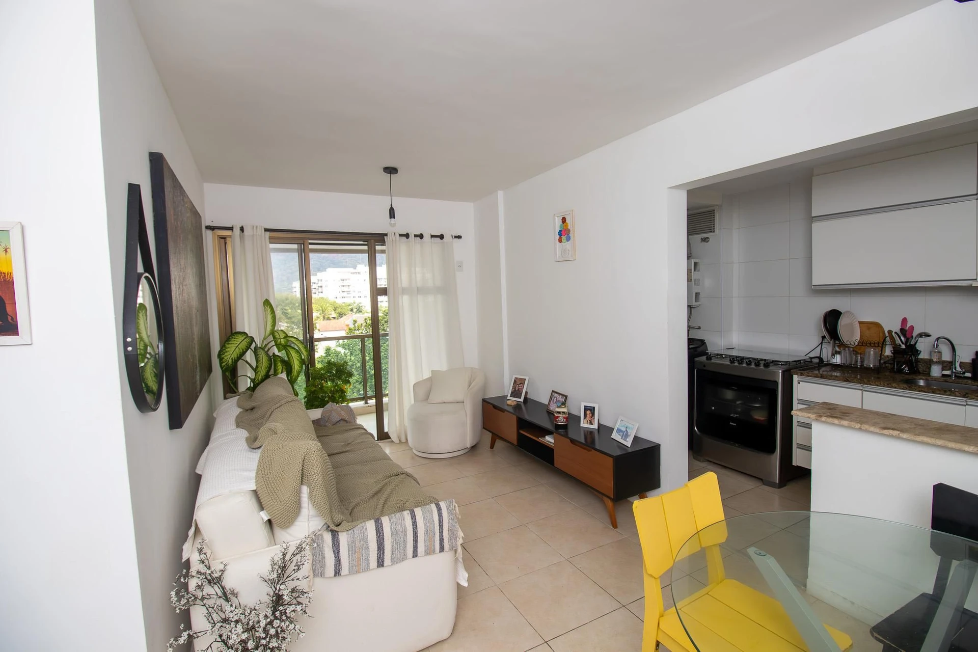 Furnished apartment, 65 m², with a glass-enclosed balcony — photo 11