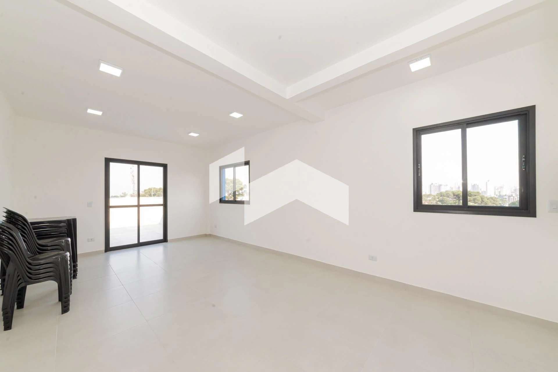 One-bedroom apartment with a private BBQ — photo 15