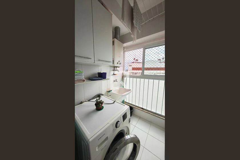 2-bedroom apartment in a building with a gym — photo 28