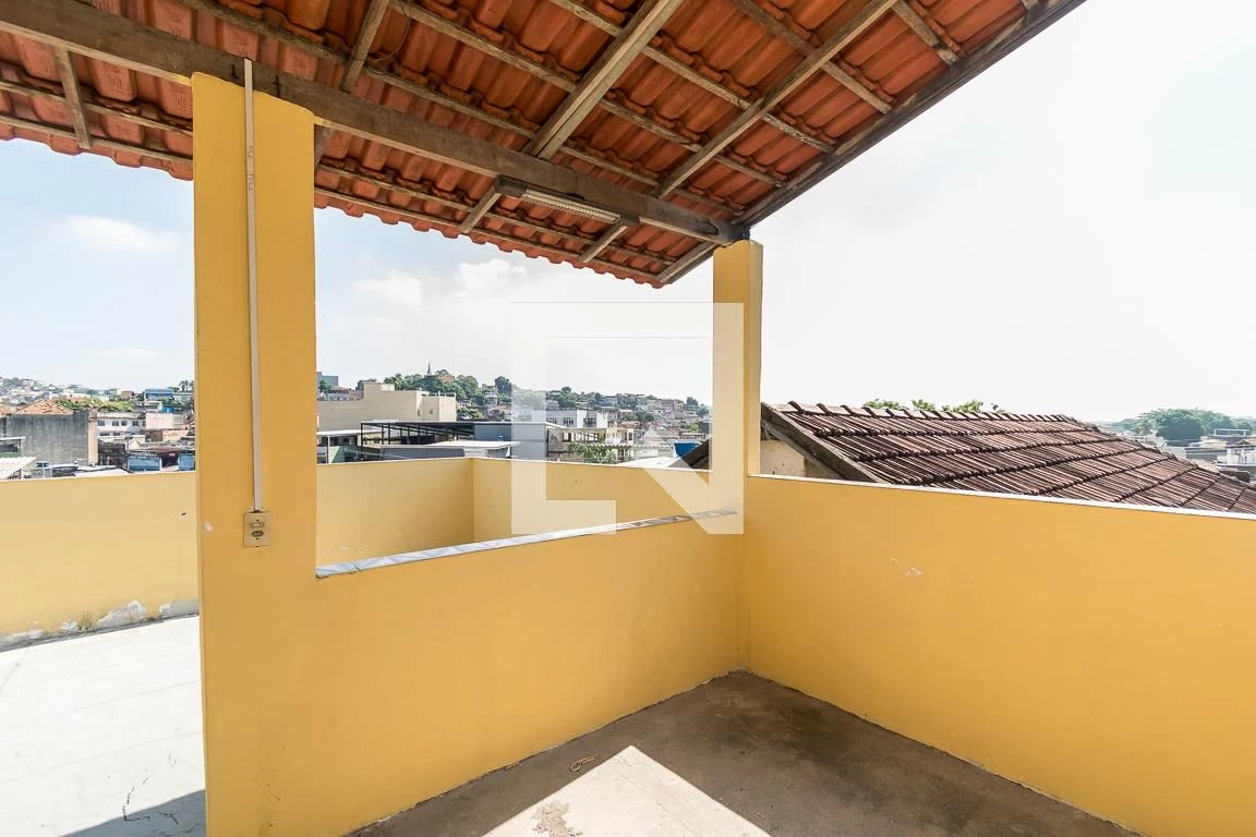 Balcony with a grill in a 3-bedroom apartment, 80 m² — photo 10