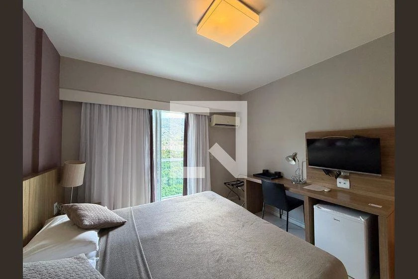 Furnished 2-bedroom apartment with an en-suite pair — photo 29