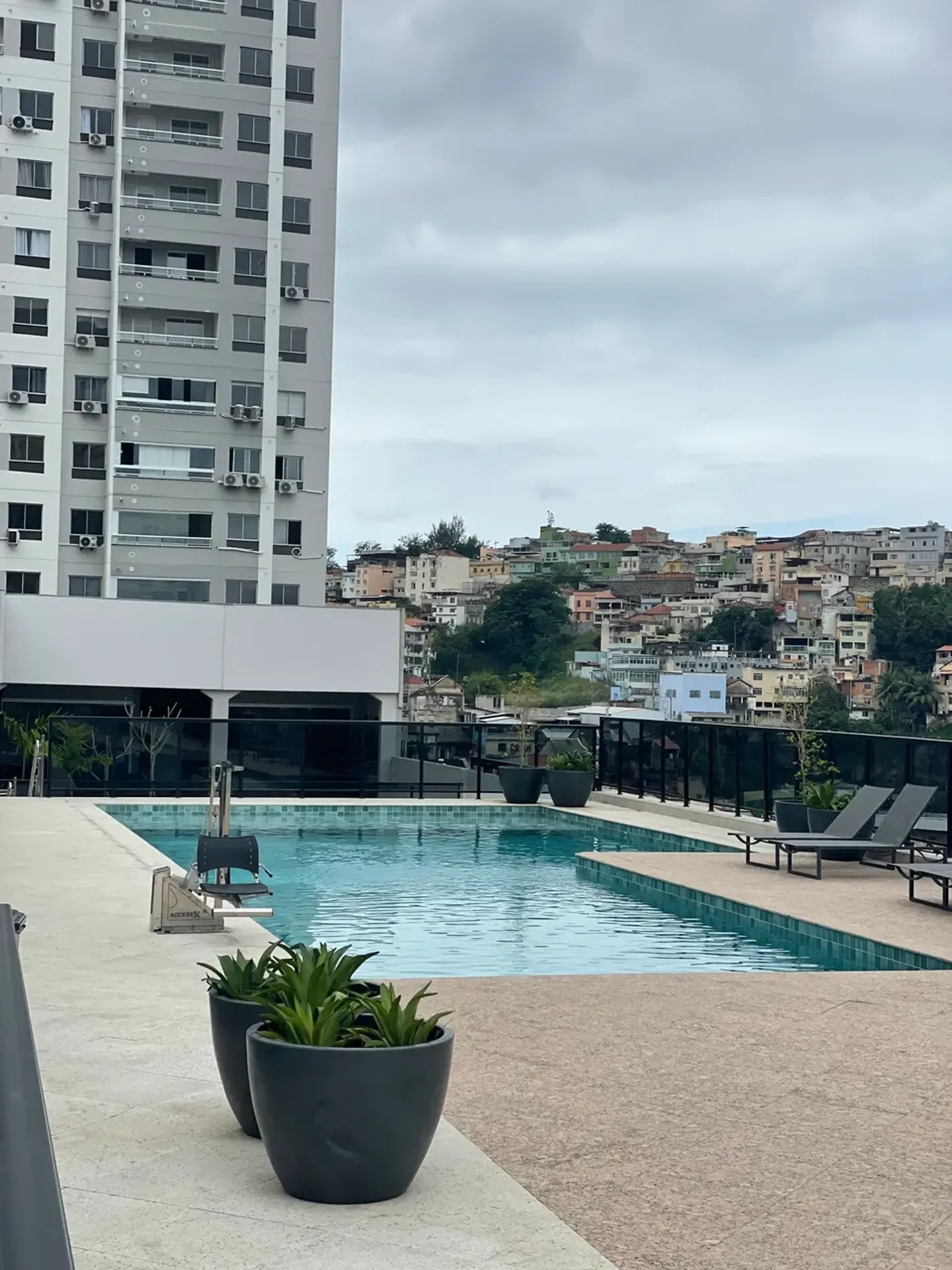 Apartamento de 2 quartos com piso de madeira ou laminado — photo 17