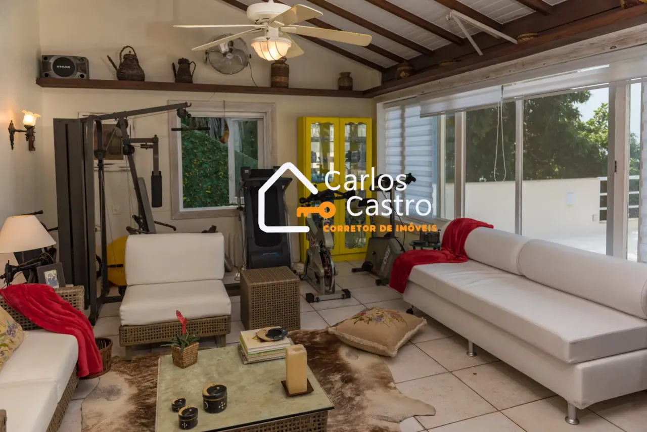 Furnished house, 640 m², with a glass-enclosed balcony — photo 10