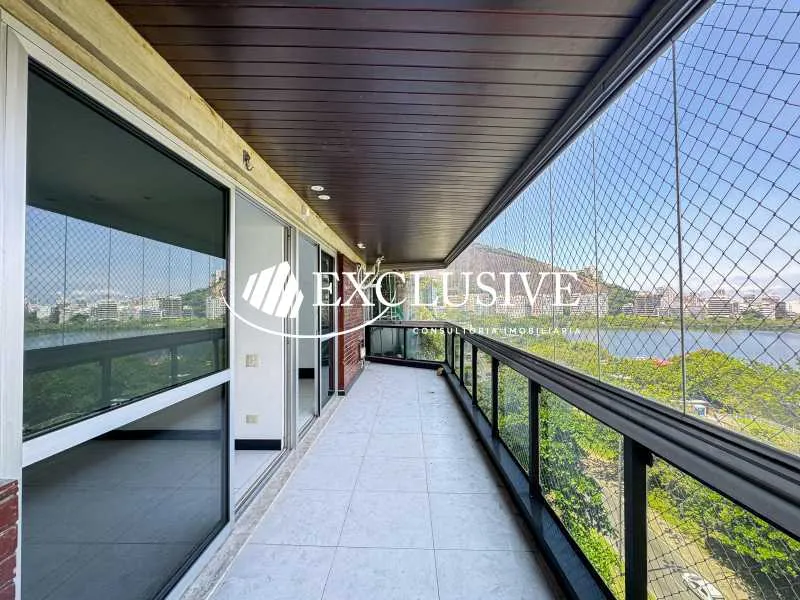 Residential apartment with 4 bedrooms and enclosed balcony — photo 8