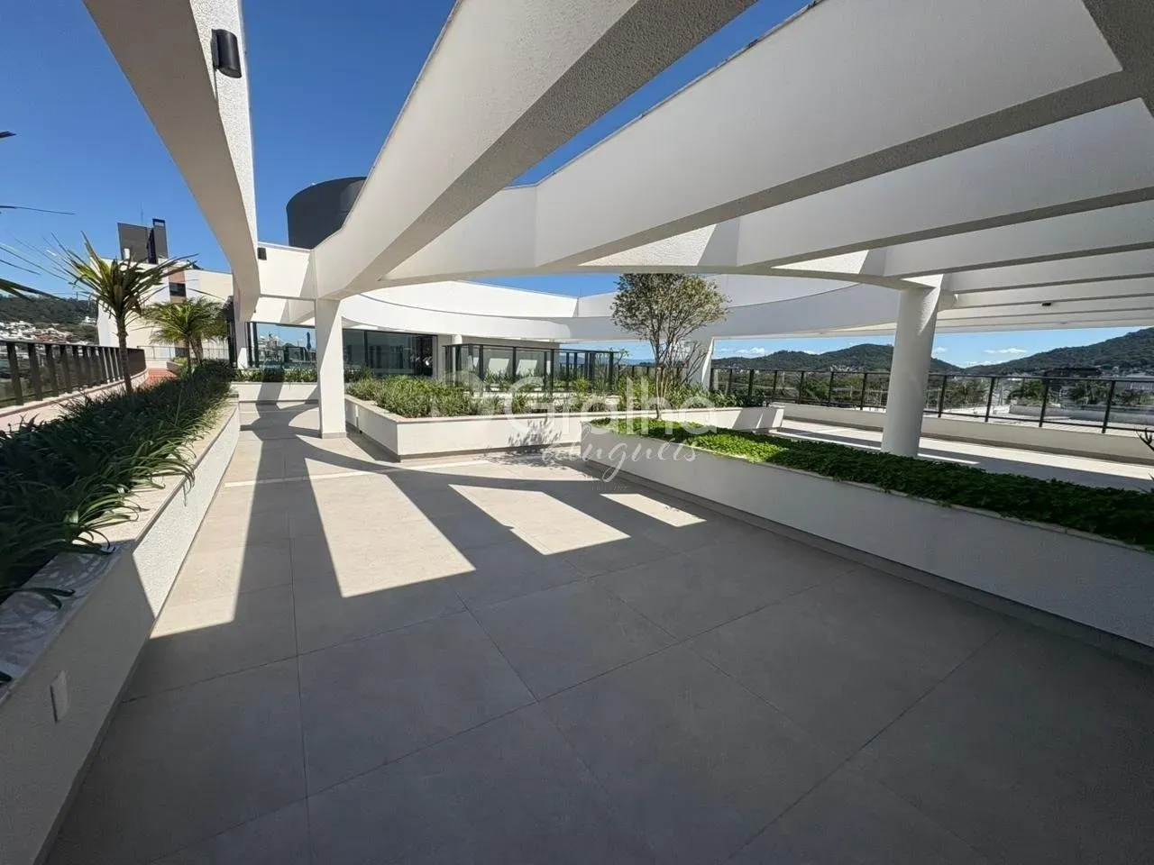 Furnished 2-bedroom 2-bath apartment with 71 m² and 1 parking — photo 27