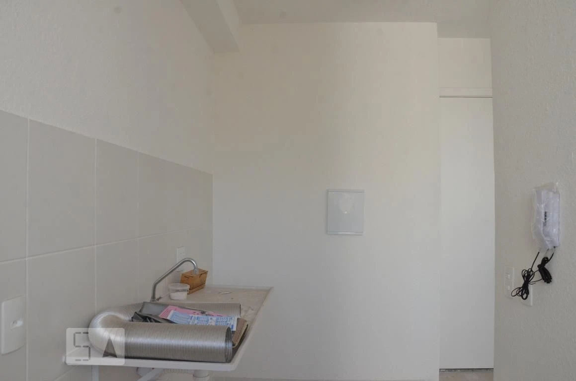 Balcony with a grill in a 2-bedroom apartment, 45 m² — photo 5